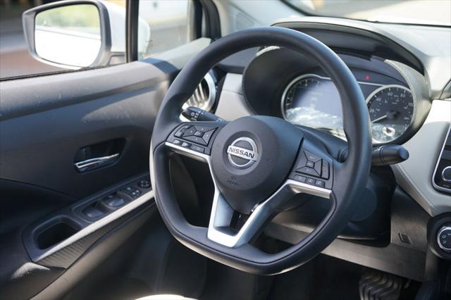 Photo of 2021 Brilliant Silver Metallic Nissan Versa