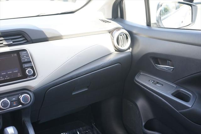 Photo of 2021 Brilliant Silver Metallic Nissan Versa