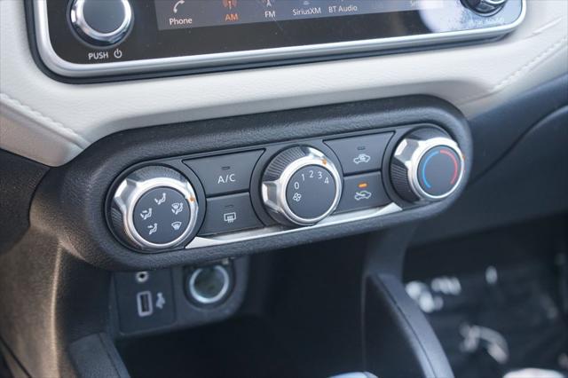 Photo of 2021 Brilliant Silver Metallic Nissan Versa
