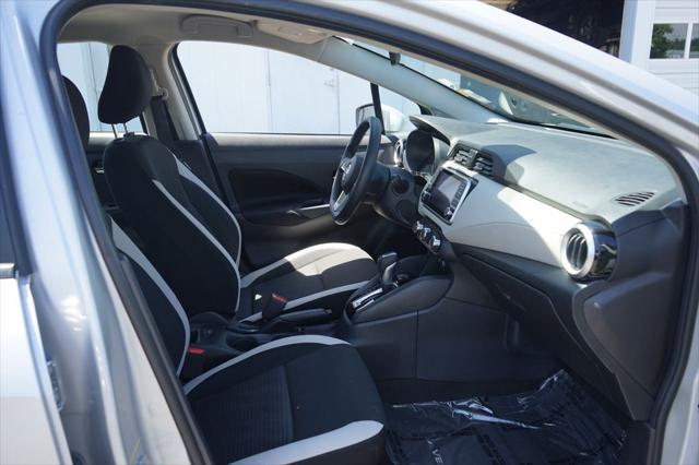 Photo of 2021 Brilliant Silver Metallic Nissan Versa