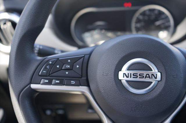 Photo of 2021 Brilliant Silver Metallic Nissan Versa