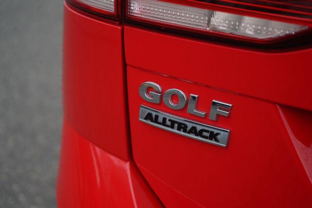 Photo of 2019 Tornado Red Volkswagen Golf Alltrack