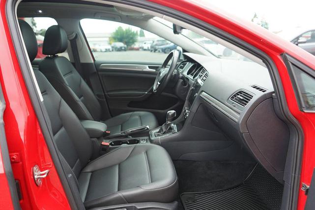 Photo of 2019 Tornado Red Volkswagen Golf Alltrack