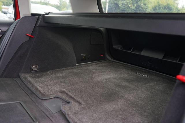 Photo of 2019 Tornado Red Volkswagen Golf Alltrack