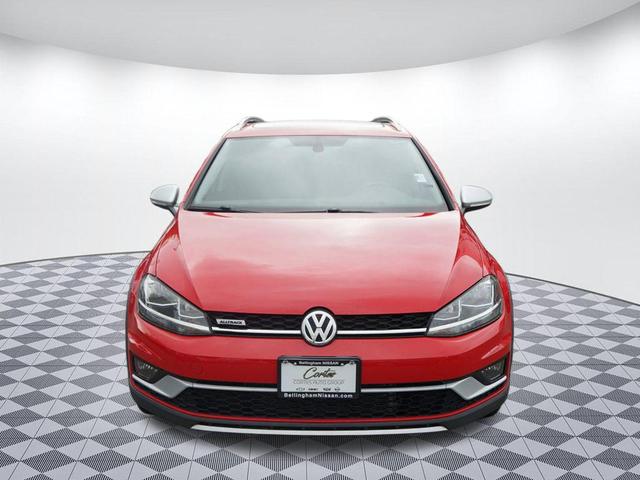 Photo of 2019 Tornado Red Volkswagen Golf Alltrack