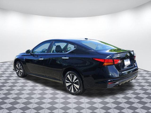 Photo of 2022 Super Black Clearcoat Nissan Altima