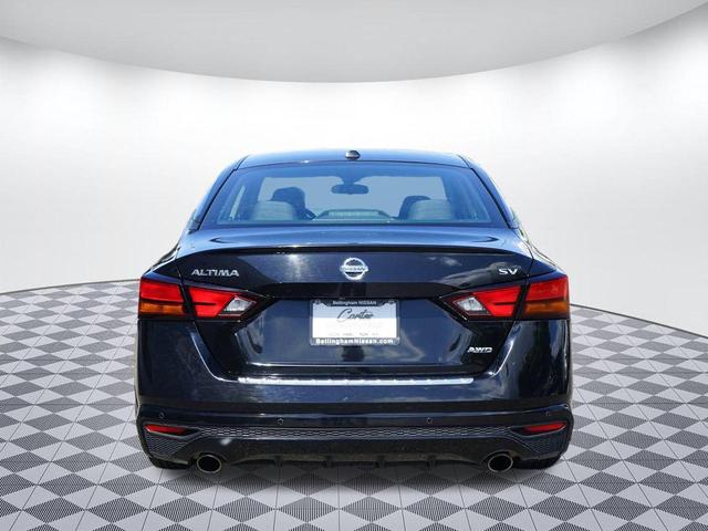 Photo of 2022 Super Black Clearcoat Nissan Altima