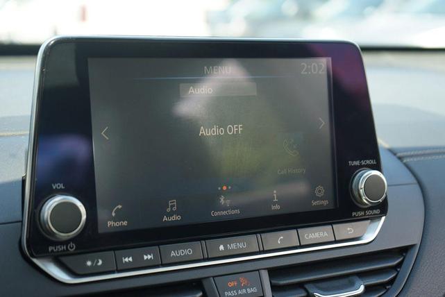 Photo of 2022 Super Black Clearcoat Nissan Altima