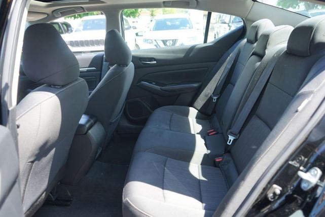 Photo of 2022 Super Black Clearcoat Nissan Altima