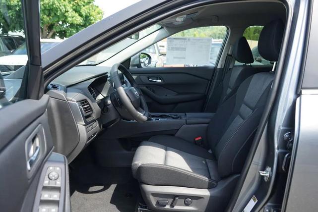 Photo of 2025 Gun Metallic Nissan Rogue