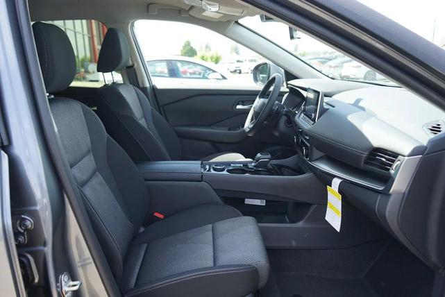 Photo of 2025 Gun Metallic Nissan Rogue
