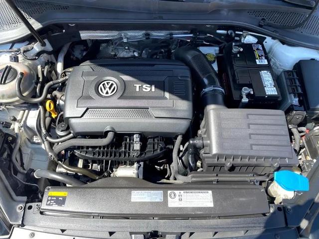 Photo of 2015 Pure White Volkswagen Golf