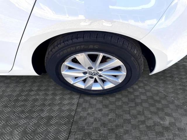 Photo of 2015 Pure White Volkswagen Golf