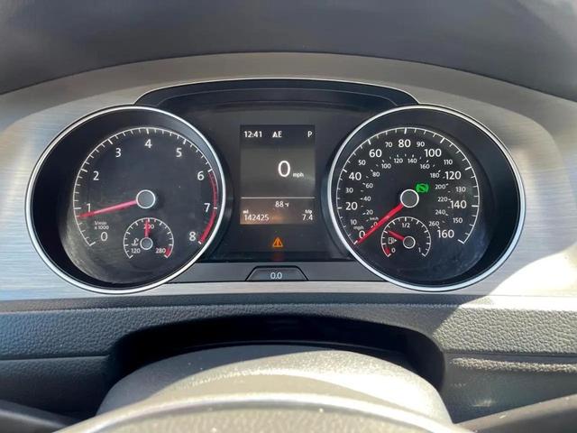 Photo of 2015 Pure White Volkswagen Golf