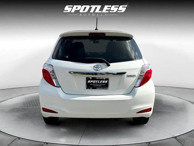 Photo of 2012 Super White Toyota Yaris