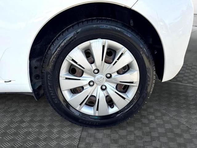 Photo of 2012 Super White Toyota Yaris