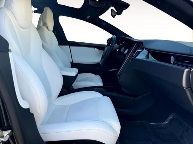 Photo of 2018 Black Tesla Model S