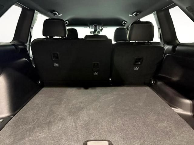 Photo of 2025 Diamond Black Crystal Pearlcoat Jeep Grand Cherokee