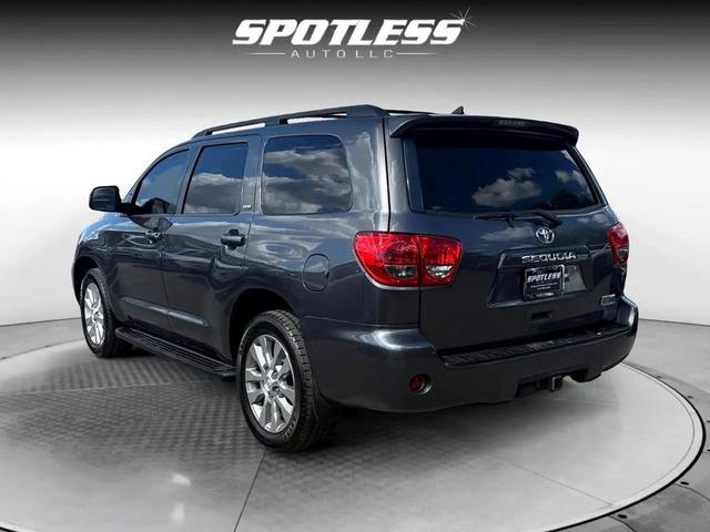 Photo of 2015 Magnetic Gray Metallic Toyota Sequoia