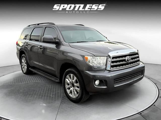 Photo of 2015 Magnetic Gray Metallic Toyota Sequoia