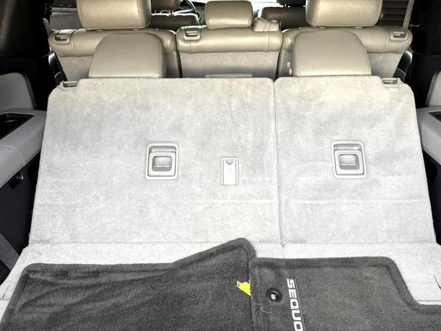 Photo of 2015 Magnetic Gray Metallic Toyota Sequoia
