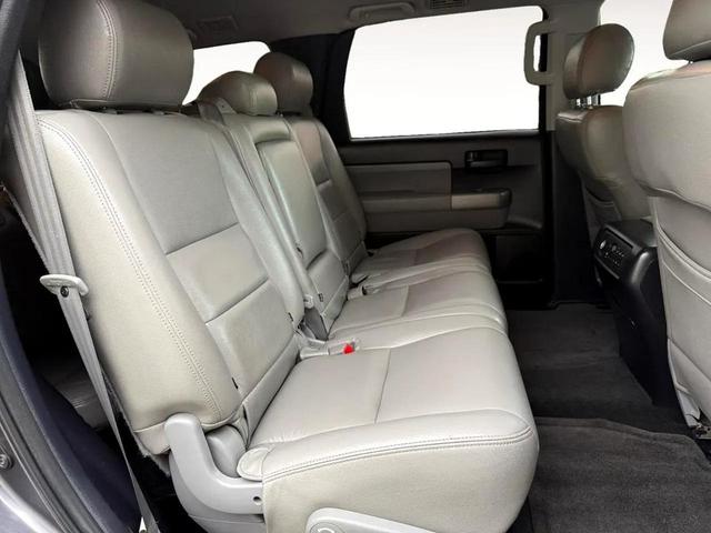 Photo of 2015 Magnetic Gray Metallic Toyota Sequoia