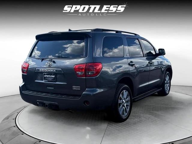 Photo of 2015 Magnetic Gray Metallic Toyota Sequoia