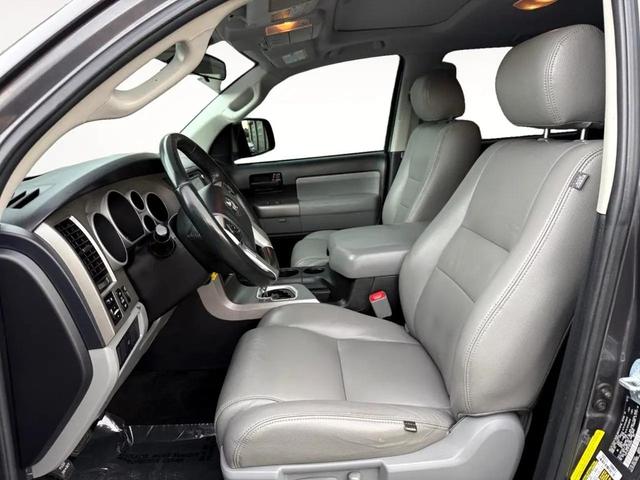 Photo of 2015 Magnetic Gray Metallic Toyota Sequoia