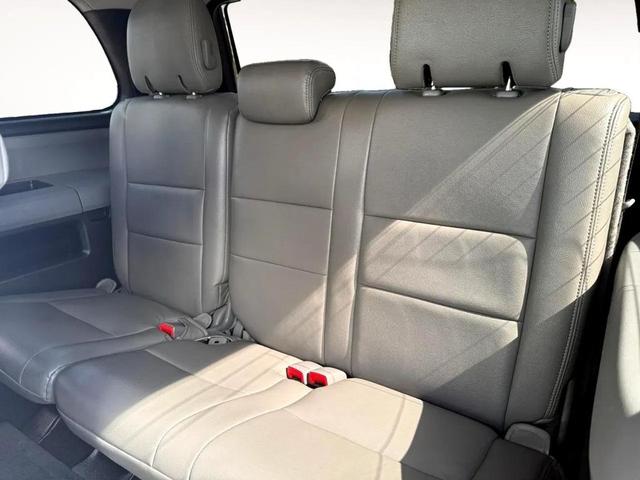 Photo of 2015 Magnetic Gray Metallic Toyota Sequoia