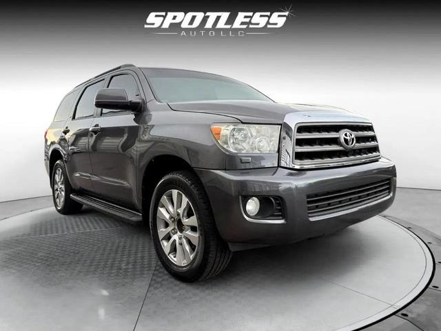 Photo of 2015 Magnetic Gray Metallic Toyota Sequoia