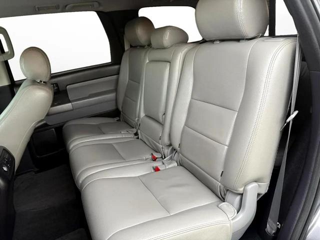 Photo of 2015 Magnetic Gray Metallic Toyota Sequoia