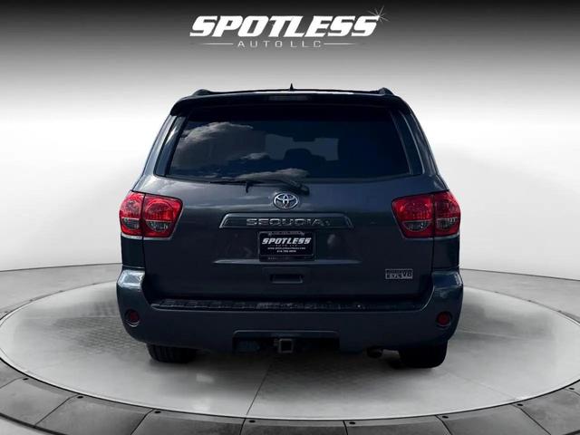 Photo of 2015 Magnetic Gray Metallic Toyota Sequoia