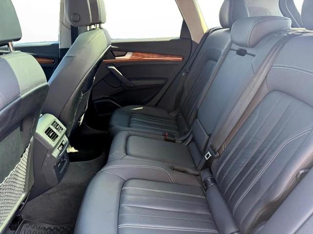 Photo of 2023 Manhattan Gray Metallic Audi Q5