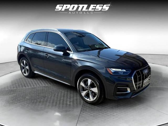 Photo of 2023 Manhattan Gray Metallic Audi Q5