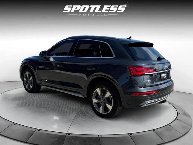 Photo of 2023 Manhattan Gray Metallic Audi Q5