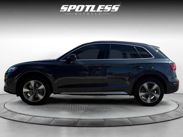 Photo of 2023 Manhattan Gray Metallic Audi Q5