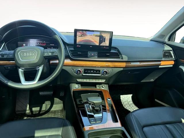 Photo of 2023 Manhattan Gray Metallic Audi Q5