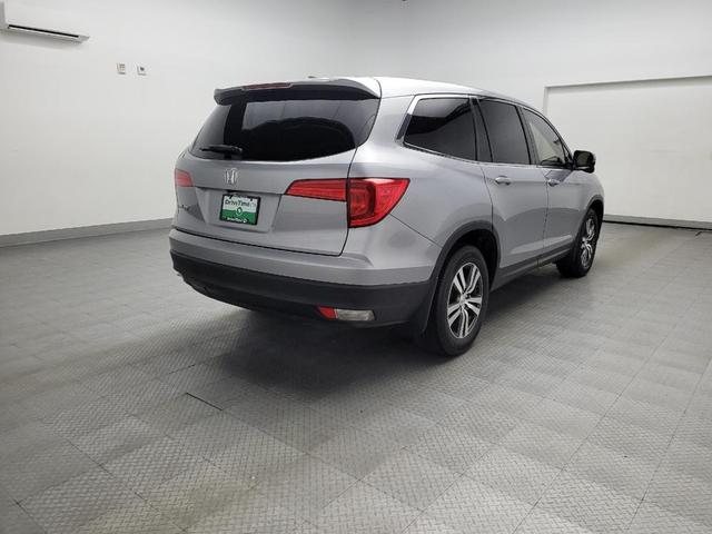 Photo of 2017 Lunar Silver Metallic Honda Pilot