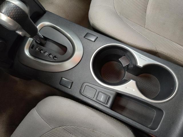 Photo of 2015 Pearl White Nissan Rogue Select