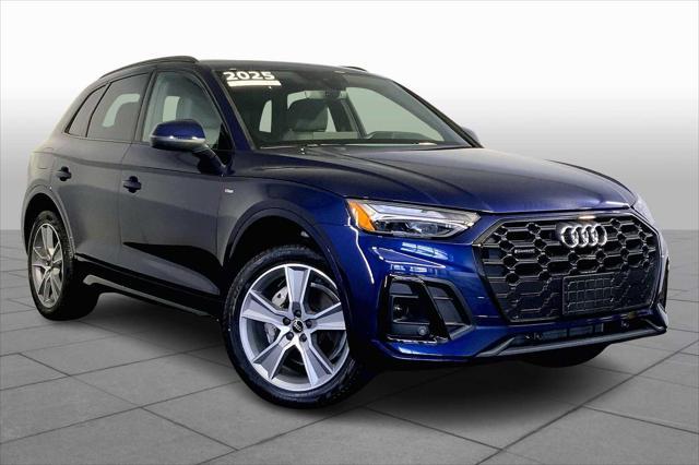 Photo of 2025 Navarra Blue Metallic Audi Q5