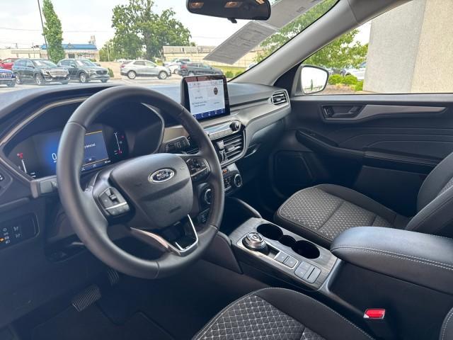 Photo of 2023 White Ford Escape