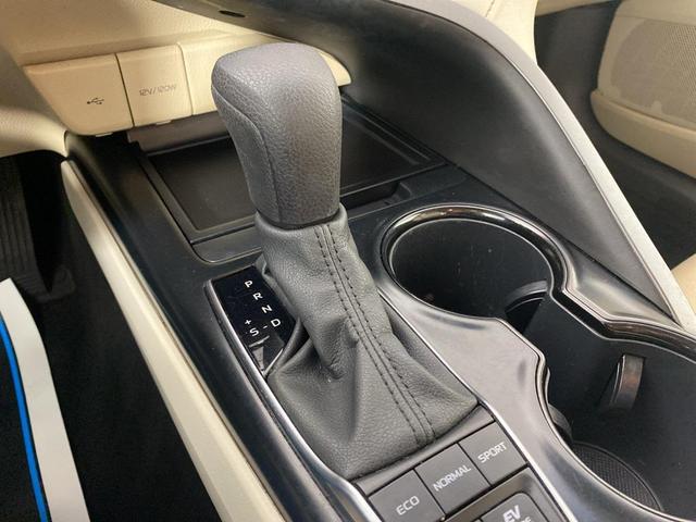 Photo of 2020 Super White Toyota Camry