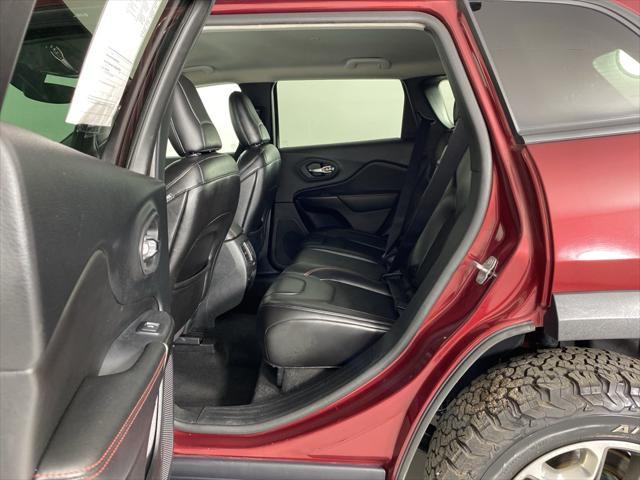 Photo of 2019 Velvet Red Pearlcoat Jeep Cherokee