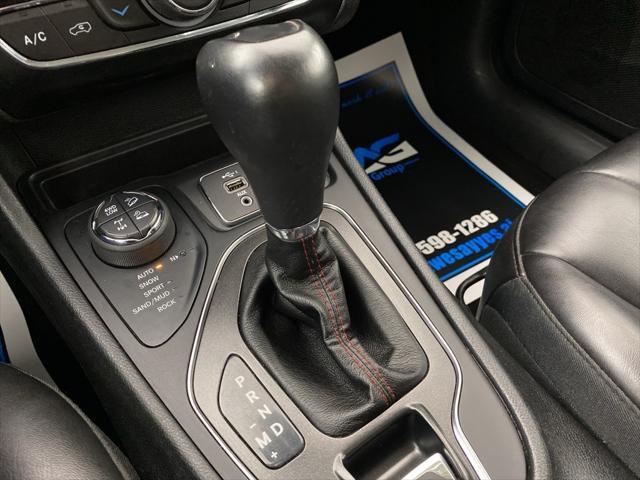 Photo of 2019 Velvet Red Pearlcoat Jeep Cherokee