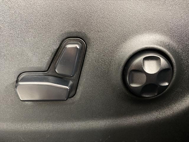 Photo of 2019 Velvet Red Pearlcoat Jeep Cherokee