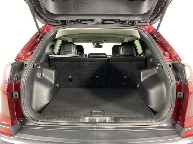 Photo of 2019 Velvet Red Pearlcoat Jeep Cherokee
