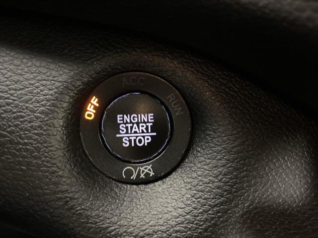 Photo of 2019 Velvet Red Pearlcoat Jeep Cherokee
