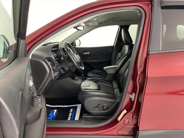 Photo of 2019 Velvet Red Pearlcoat Jeep Cherokee