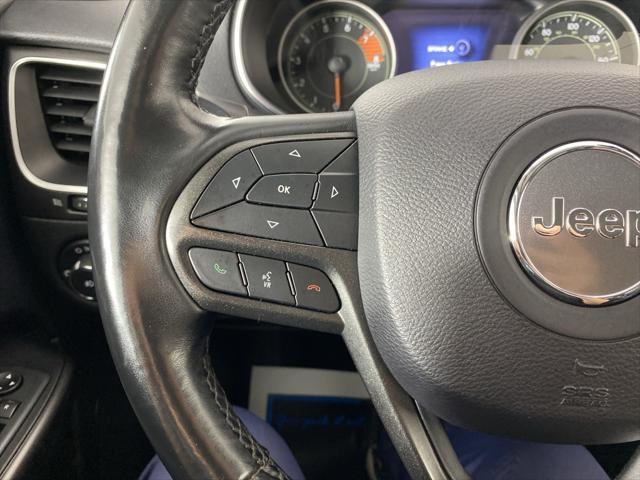 Photo of 2019 Velvet Red Pearlcoat Jeep Cherokee