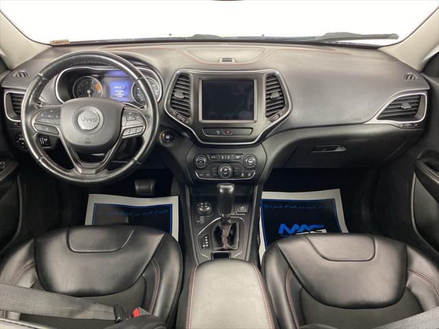 Photo of 2019 Velvet Red Pearlcoat Jeep Cherokee